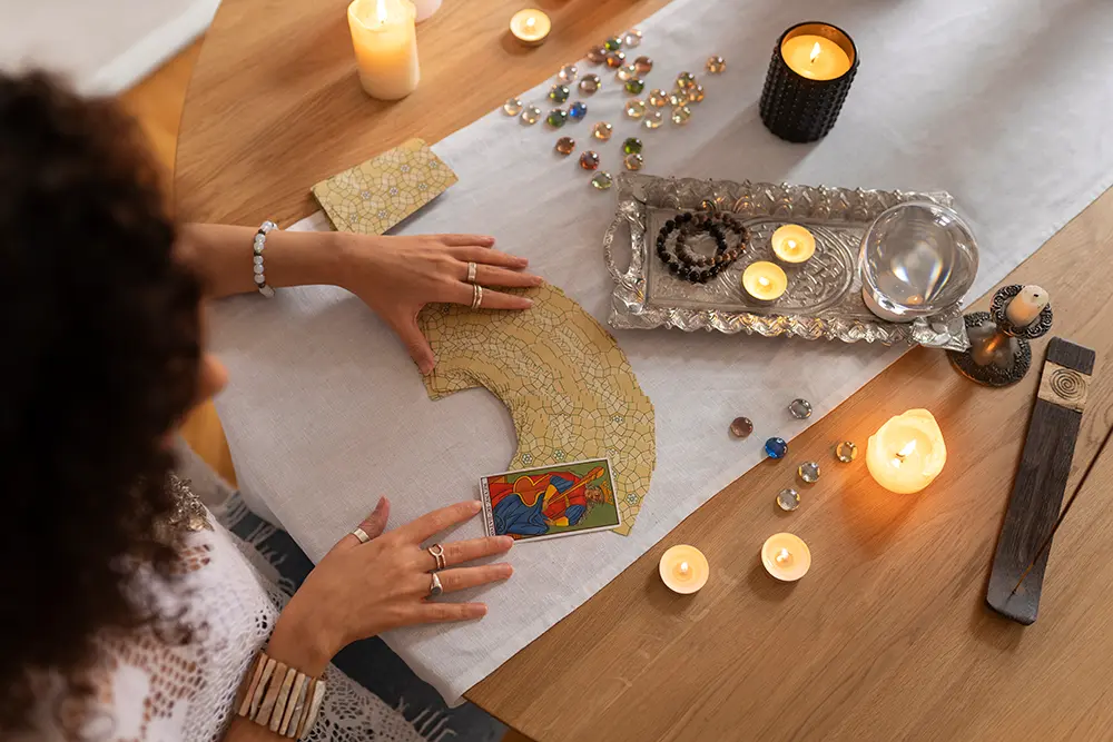 Carta de tarô em uma leitura espiritual